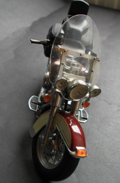 Franklin Mint Harley Davidson Heritage Softail 1985 DieCast Model (8622)